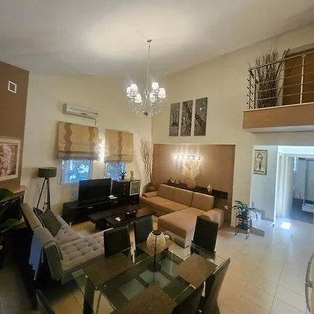 别墅 Paralia Ofriniou Beautiful House *